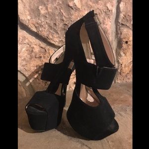 Qupid Faux Suede Black Heels S: 8